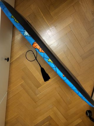 Tabla de surf con diseño floral