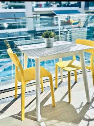 Tavolo IKEA Beige in Plastica Resistente per Terrazza