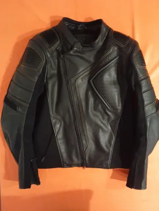 Chaqueta cuero Harley.Coderas, hombros y espaldera