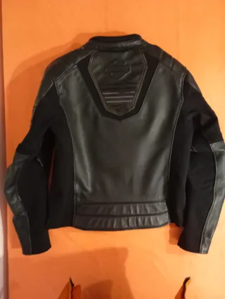 Chaqueta cuero Harley.Coderas, hombros y espaldera