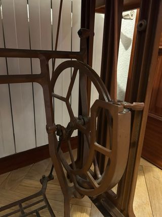 Máquina de coser ALFA madera y metal