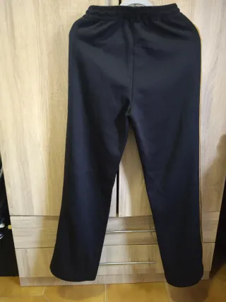 Pantalón deportivo Adidas negro y dorado