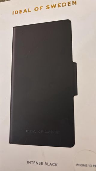 Cover libro IDEAL OF SWEDEN Intense Black iPhone 1