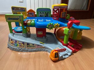 Estación de TUC TUC con coches