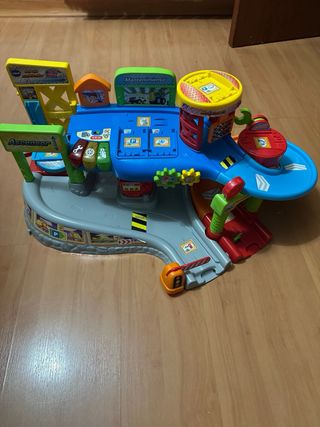 Estación de TUC TUC con coches