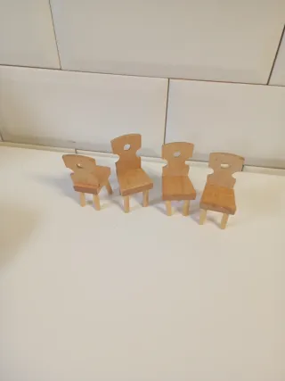 4 Sillas de Muñecas de Madera