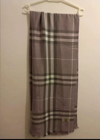 Bufanda Burberry Cuadros Gris y Blanco