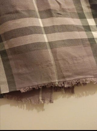 Bufanda Burberry Cuadros Gris y Blanco