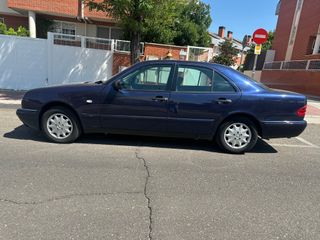Mercedes-Benz E220 1999