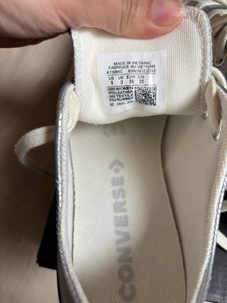 Zapatillas Converse plateadas bajas