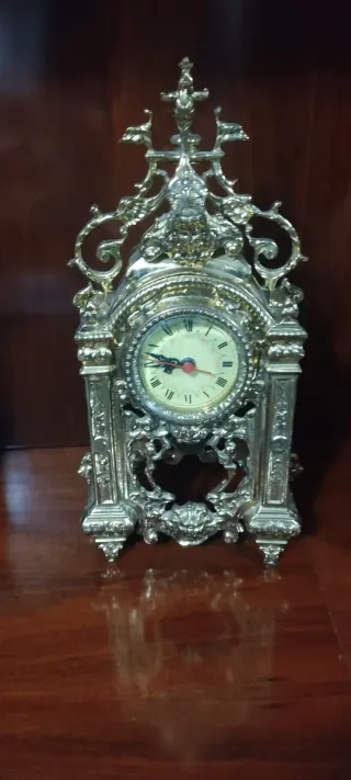 Reloj de sobremesa antiguo dorado y plateado