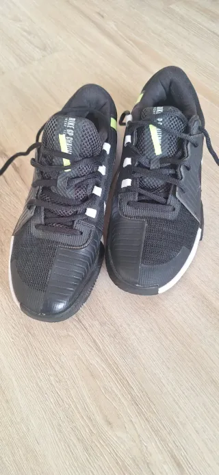 Zapatillas Nike Tenis Tierra Negras Blancas