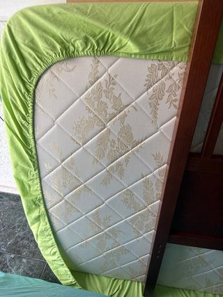 Colchón y canapé de tela y cabecero