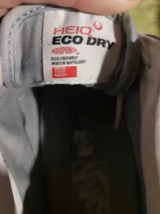 Zapatillas Vans grises y blancas