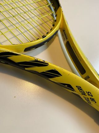 Raqueta de tenis Babolat amarilla. Pure Aero JR 25