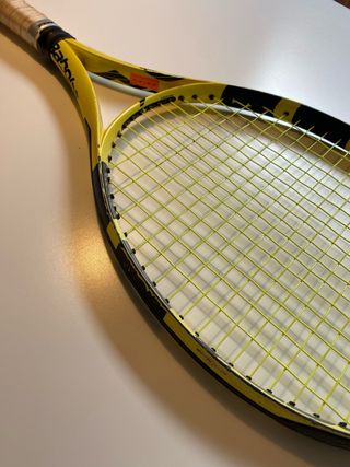 Raqueta de tenis Babolat amarilla. Pure Aero JR 25