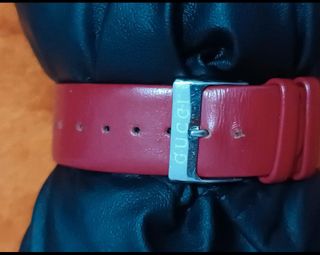 Reloj Gucci Plata y Rojo