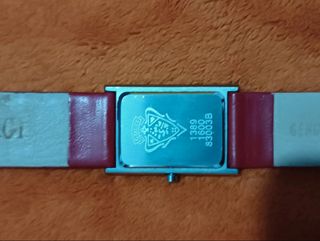 Reloj Gucci Plata y Rojo