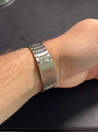 Reloj Orient Quartz Negro y Plateado