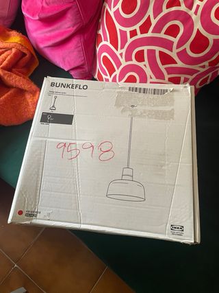 Lámpara de techo BUNKEFLO roja y madera