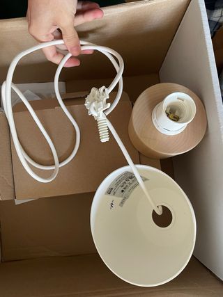 Lámpara de techo BUNKEFLO roja y madera