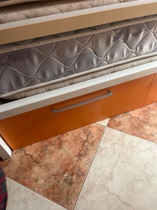 Cama nido beige y naranja