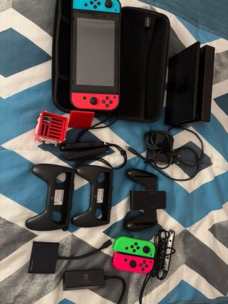 Nintendo Switch v1 Azul/Rojo + Accesorios