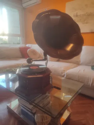 Gramola antigua en buen estado