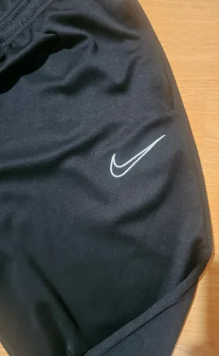 Conjunto deportivo Nike negro