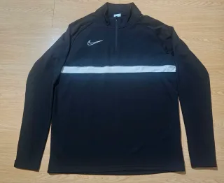 Conjunto deportivo Nike negro