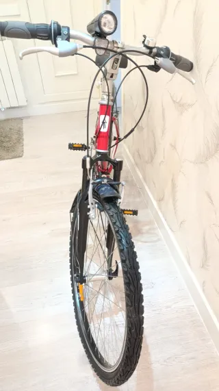 Bicicleta de paseo Btwin roja