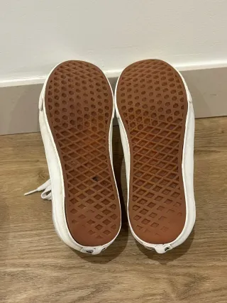 Zapatillas Vans Beige y Blancas