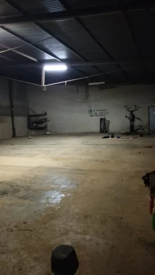 Local en zona tranquila residencial  Con parcela