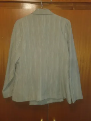 Conjunto chaqueta y pantalón QeR Talla 40