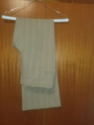 Conjunto chaqueta y pantalón QeR Talla 40