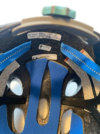 Casco Specialized de bici para niño azul. 50-55cm.