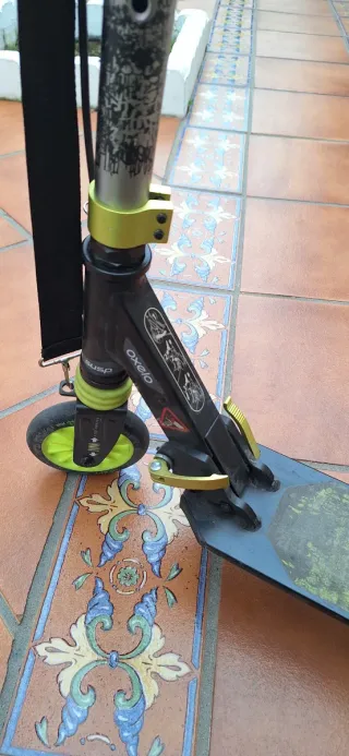 Patinete infantil negro y verde