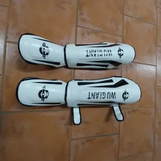 Espinilleras Kick Boxing Wu Giant Blancas