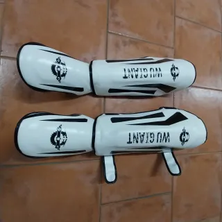 Espinilleras Kick Boxing Wu Giant Blancas