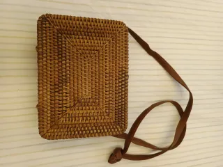 Bolso de mimbre artesanal