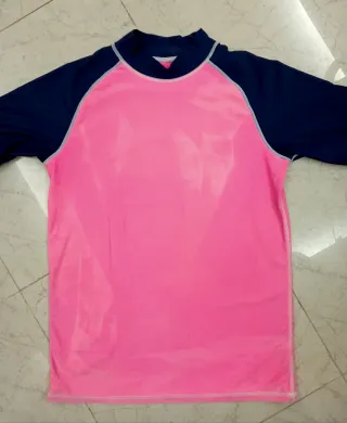 CAMISETA PROTECCIÓN SOLAR NIÑOS MANGAS CORTAS.