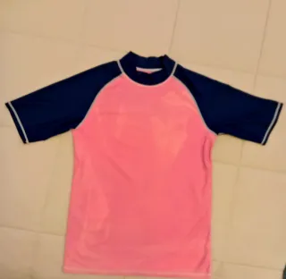 CAMISETA PROTECCIÓN SOLAR NIÑOS MANGAS CORTAS.