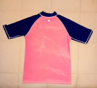 CAMISETA PROTECCIÓN SOLAR NIÑOS MANGAS CORTAS.