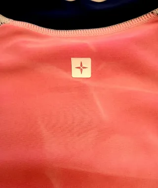 CAMISETA PROTECCIÓN SOLAR NIÑOS MANGAS CORTAS.