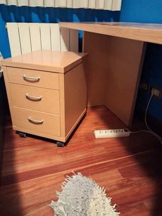 Escritorio de madera