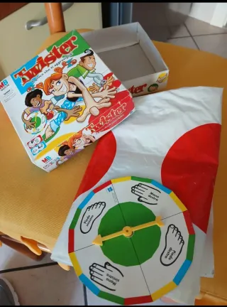Twister Gioco da Tavolo MB Giochi