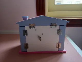 Cajita musical casa azul y rosa