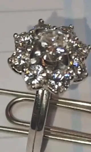 Anillo de brillantes oro blanco.