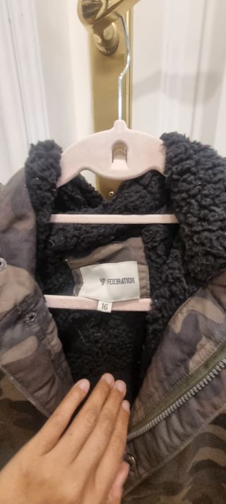 Chaqueta niño/a camuflaje talla 16.