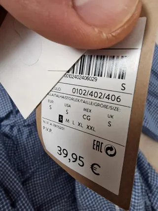 Chaleco acolchado negro y gris